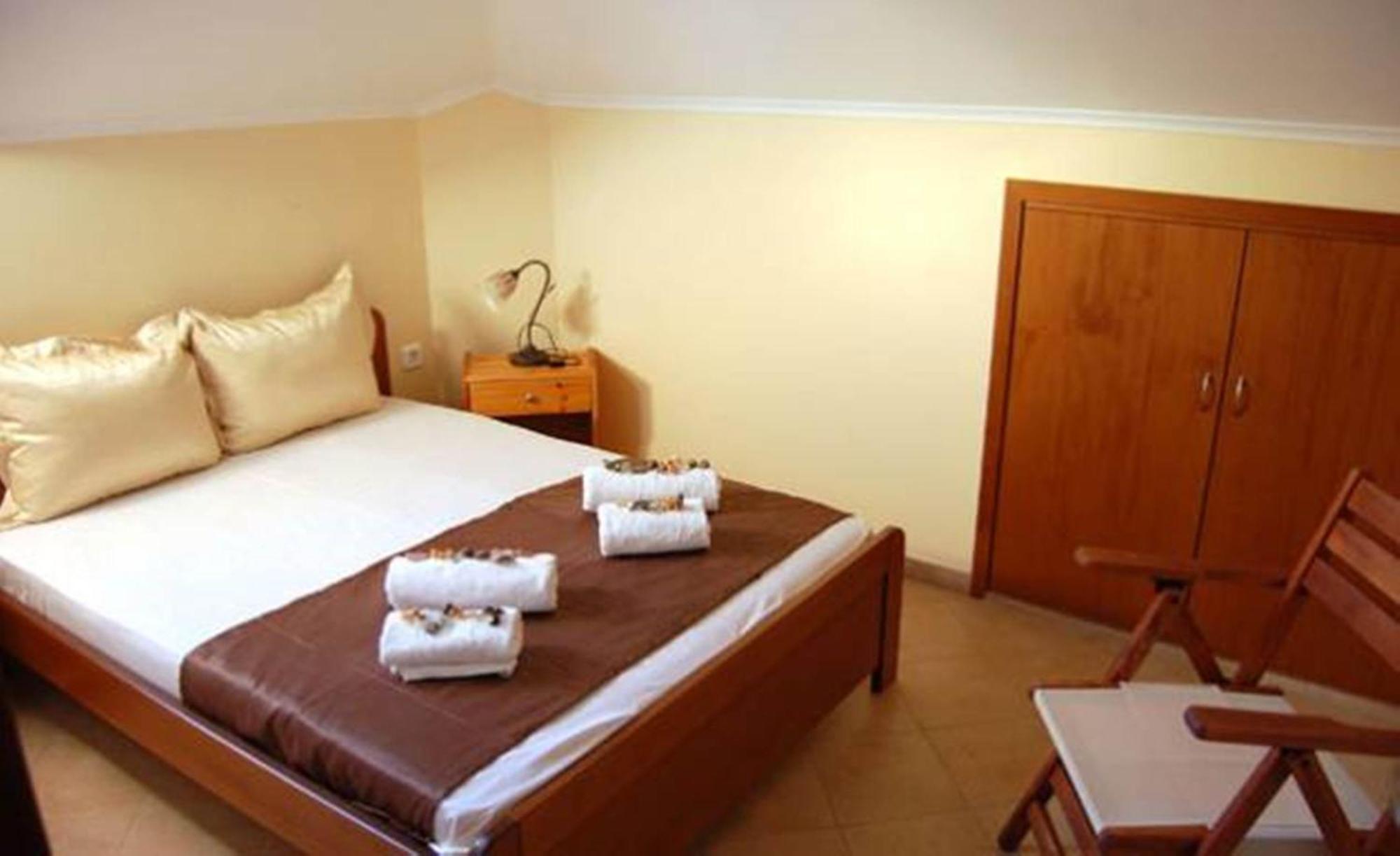 Melachrini Apartments Vrasná Buitenkant foto