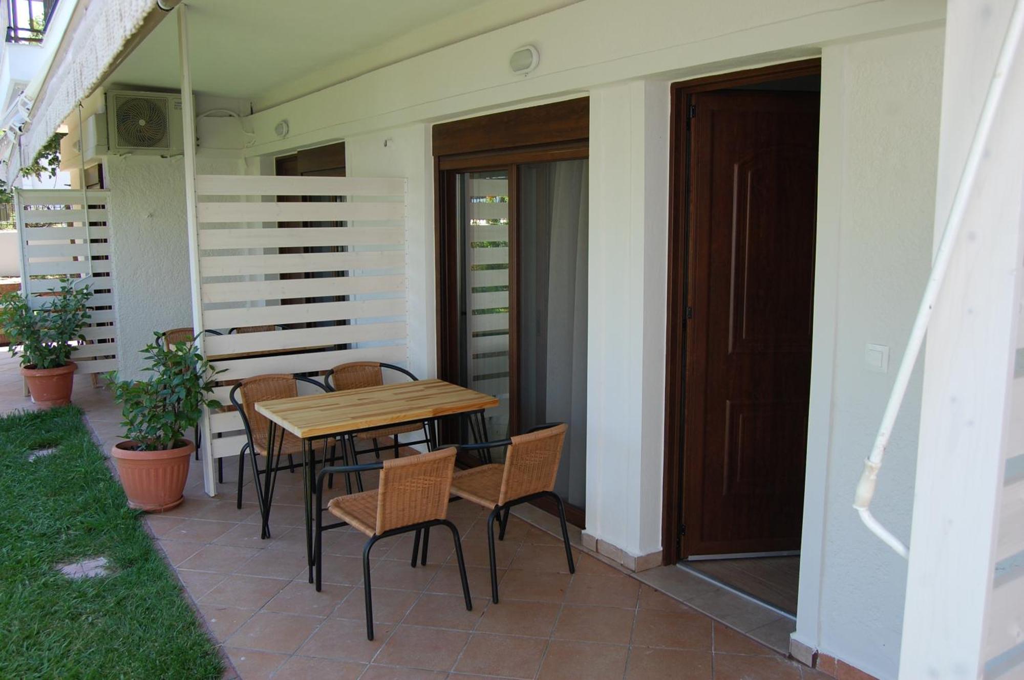 Melachrini Apartments Vrasná Buitenkant foto