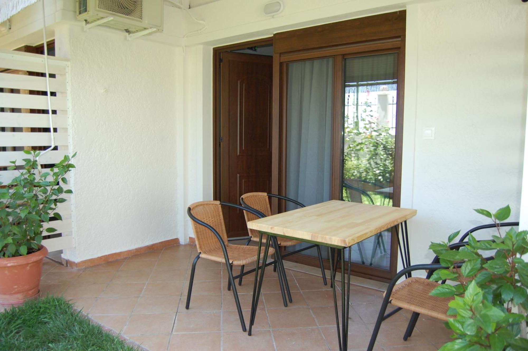 Melachrini Apartments Vrasná Buitenkant foto